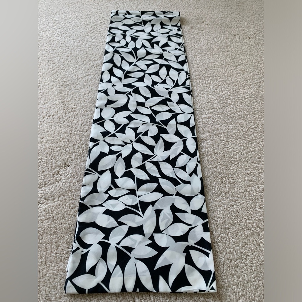 Dramatic Black/White Leaf Scarf - image 3